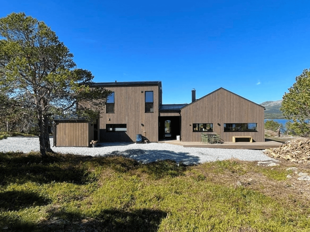 MøreRoyal kledning på hytte i Senja - Karoline Sandberg