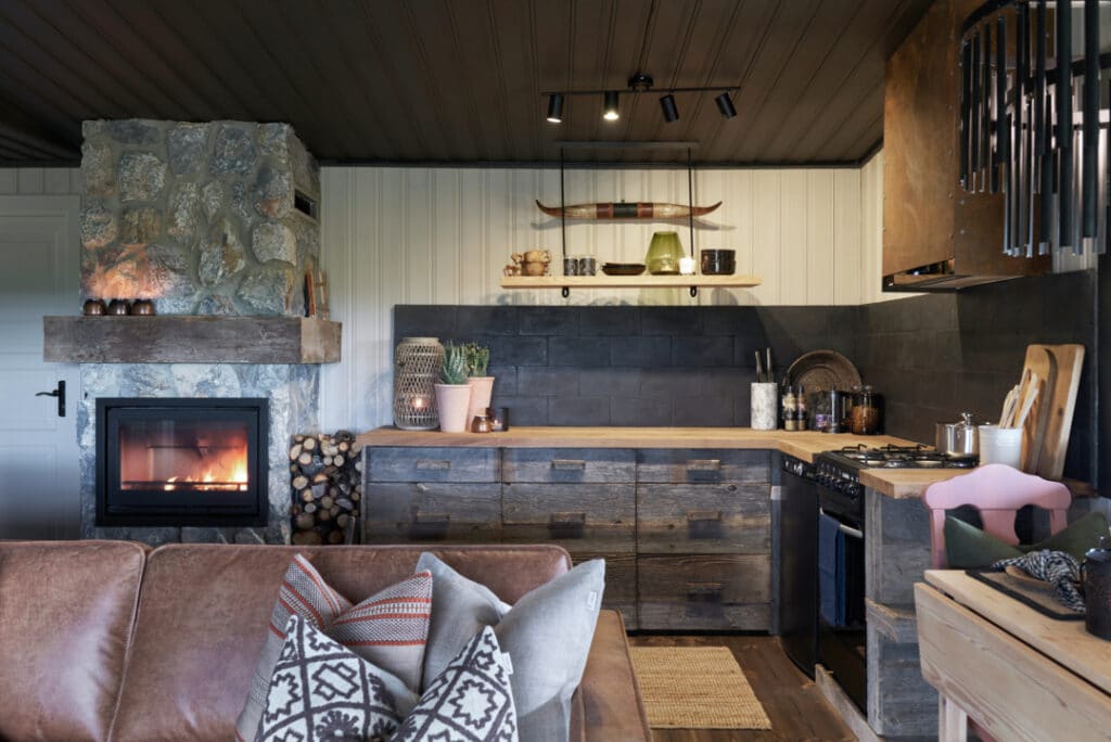 Eventyrlig Oppussing - stue og kjøkken på Bugøynes