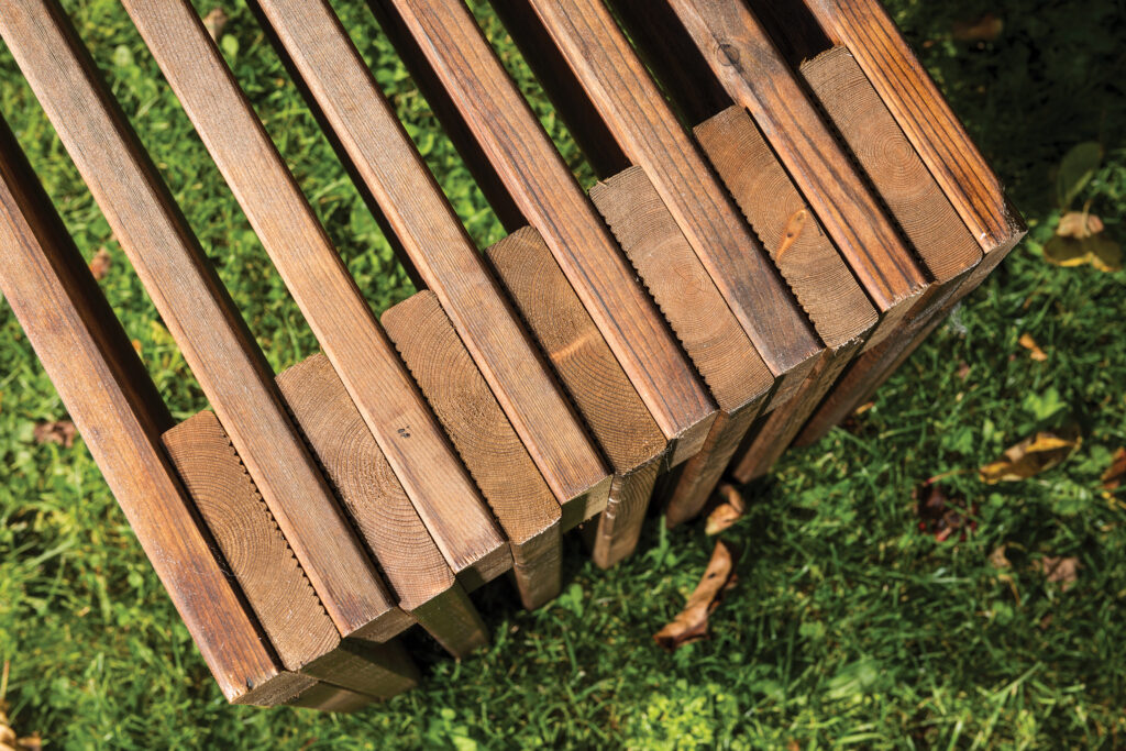 Nærbilde av spilene på benken