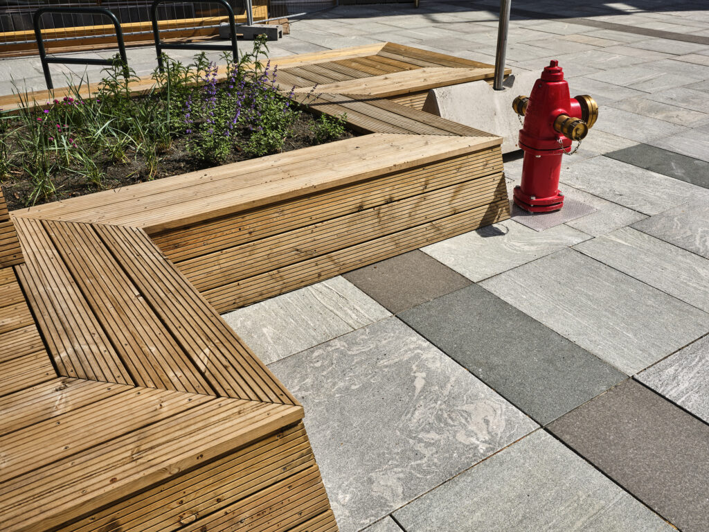 Bispevika brygge laget med natur bryggedekke