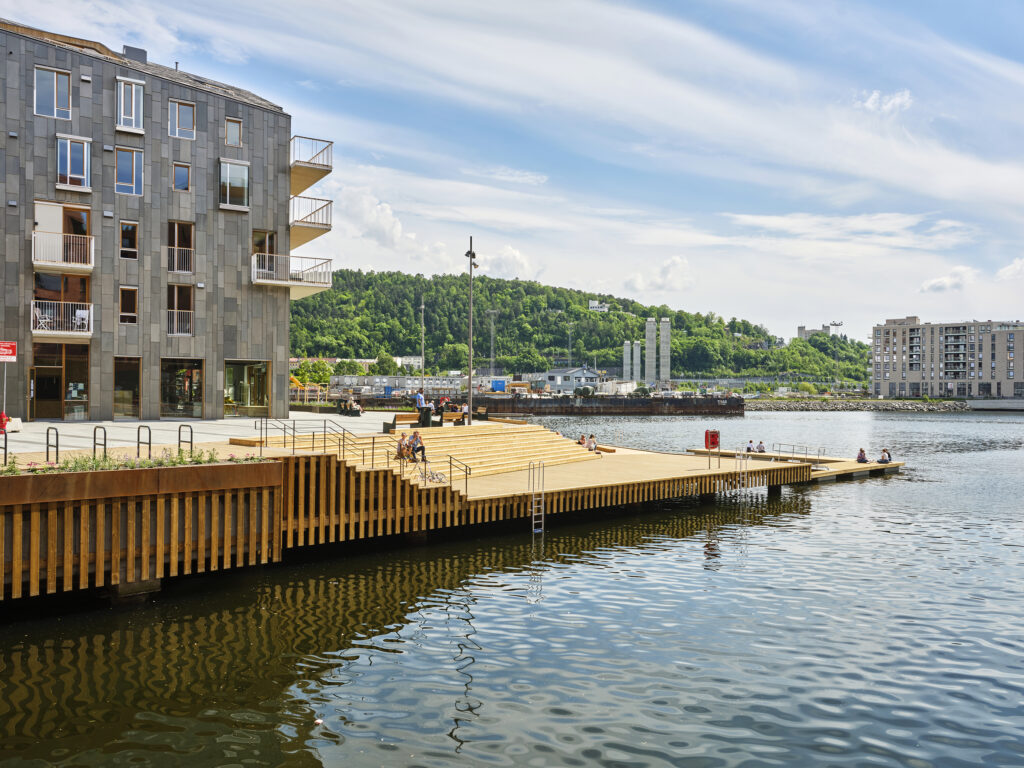 Bispevika brygge laget med natur bryggedekke