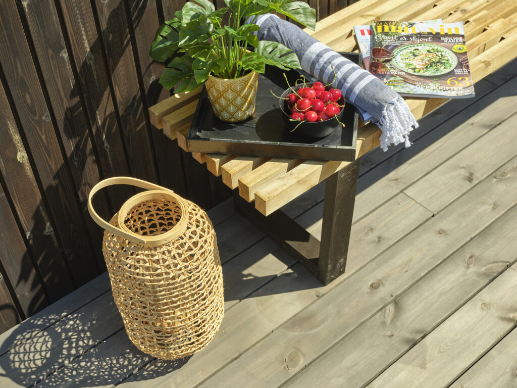 Benk av lekter i MøreRoyal