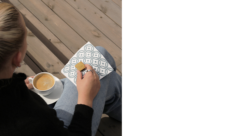 Kaffe kos på trappen