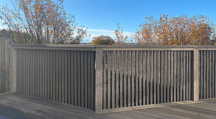 Rekkverk av lekter i MøreRoyal