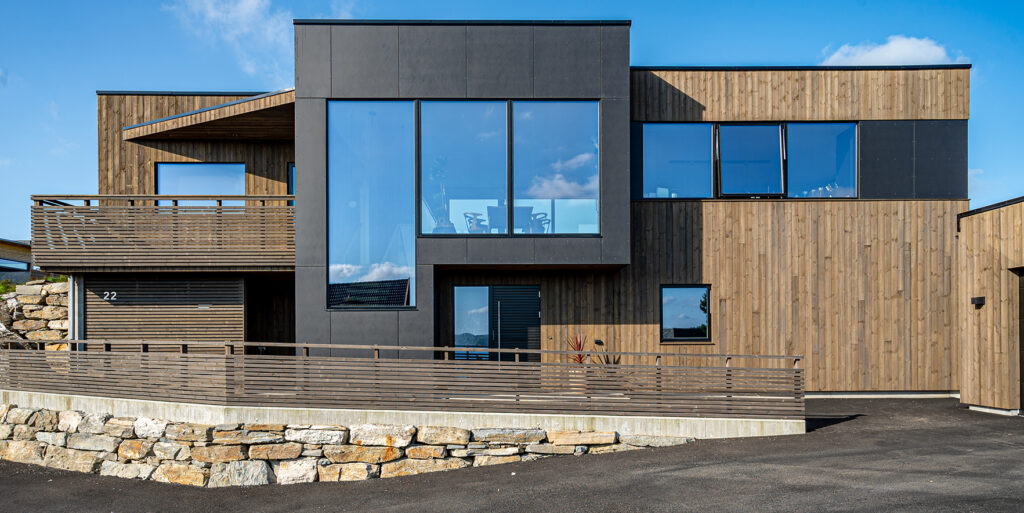 Kledning kombinert med fasadeplater