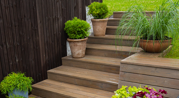 Tid for hage. Utetrapp i MøreRoyal grå.