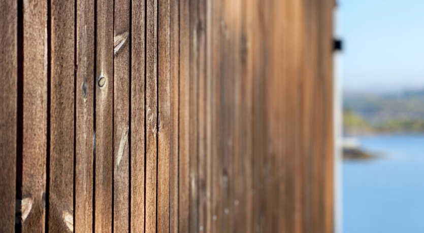 Detaljfoto av MøreRoyal dobbelfals rettkant med fuge i brun