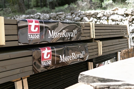 Stabel med MøreRoyal-materialer